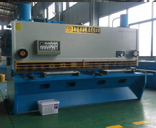 QC11Y系列液壓閘式剪板機(jī)